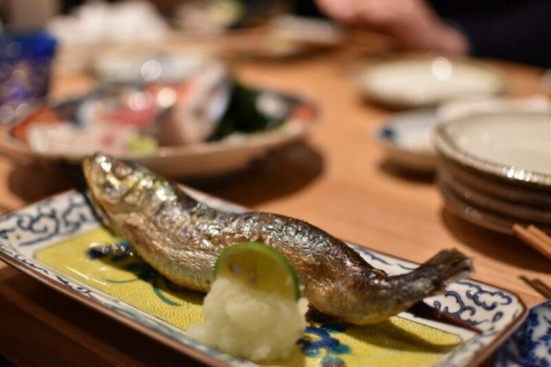 食卓を囲むイメージ