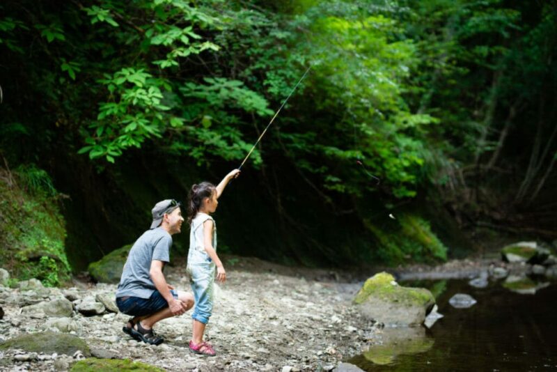 川辺のイワナ