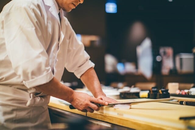 調理をする人のイメージ