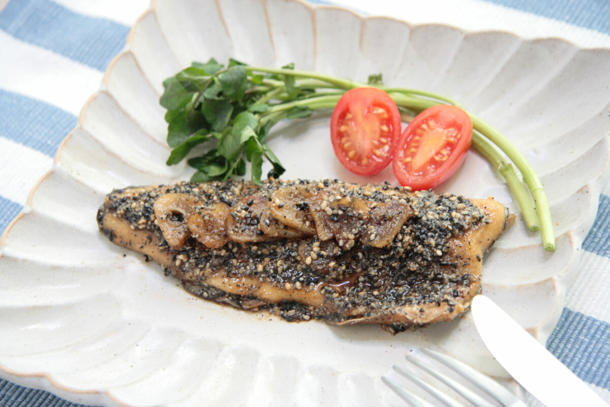 岩魚のごまたっぷりステーキ